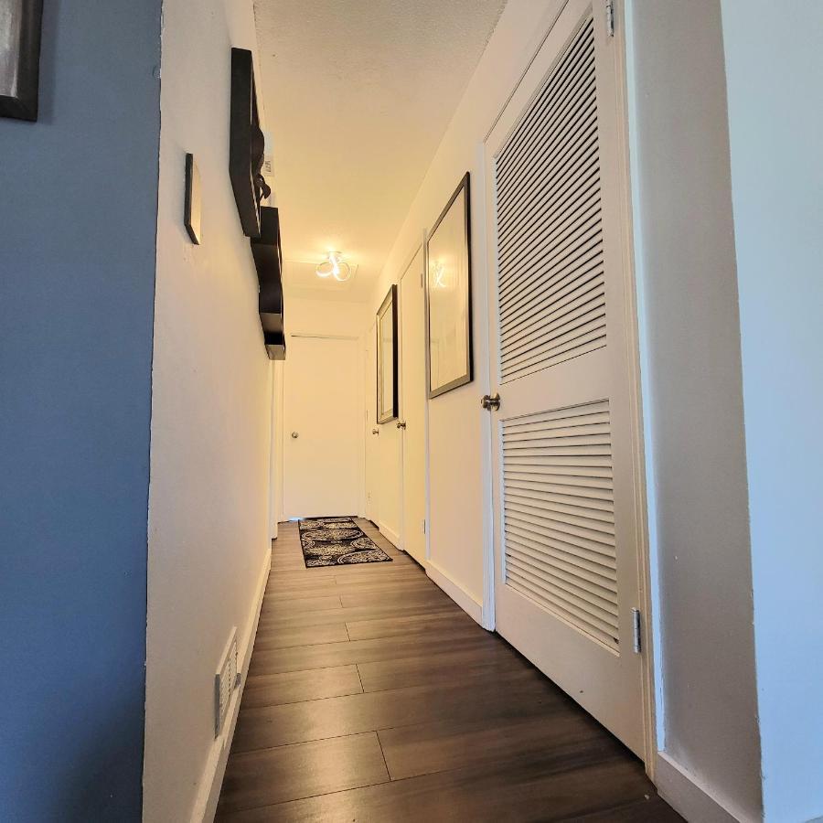 Hi-Tek-Duplex A-Two 75In 4K Led Villa Charleston Dış mekan fotoğraf