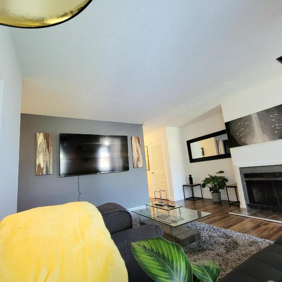 Hi-Tek-Duplex A-Two 75In 4K Led Villa Charleston Dış mekan fotoğraf